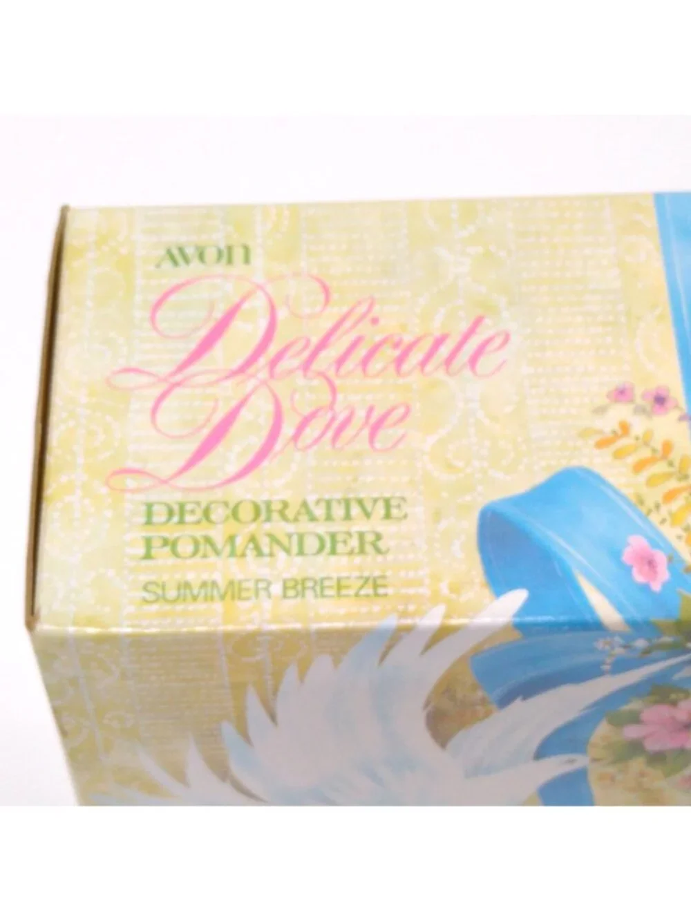 Avon Delicate Dove Decorative Pomander Summer Breeze Scented Wax Accent NIB VTG